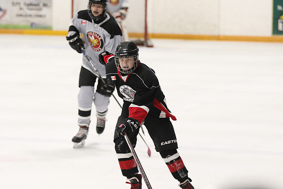 20181208-12079_am 11.00 JoeS [BHL R] Whitby BlackHawks vs Oakville Hornets