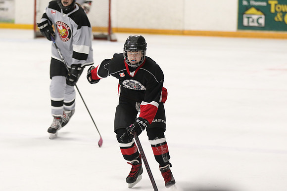 20181208-12078_am 11.00 JoeS [BHL R] Whitby BlackHawks vs Oakville Hornets