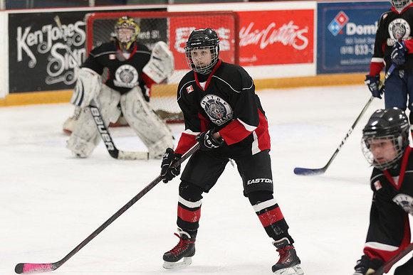 20181208-12144_am 11.00 JoeS [BHL R] Whitby BlackHawks vs Oakville Hornets