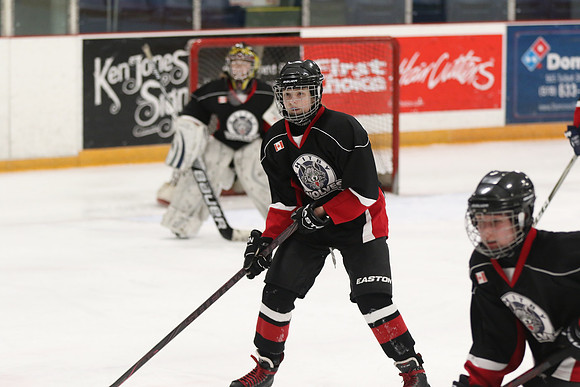 20181208-12145_am 11.00 JoeS [BHL R] Whitby BlackHawks vs Oakville Hornets