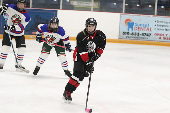 20181209-19955_am 10.00 JoeS [BHL R] Whitby BlackHawks vs  vs London Devilettes Team 2